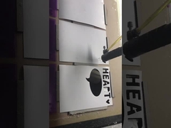 Coupe de laser sur le papier en pierre qui est larme imperméable résistante et écologique